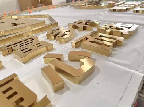 道孚拉丝不锈钢字的特点。